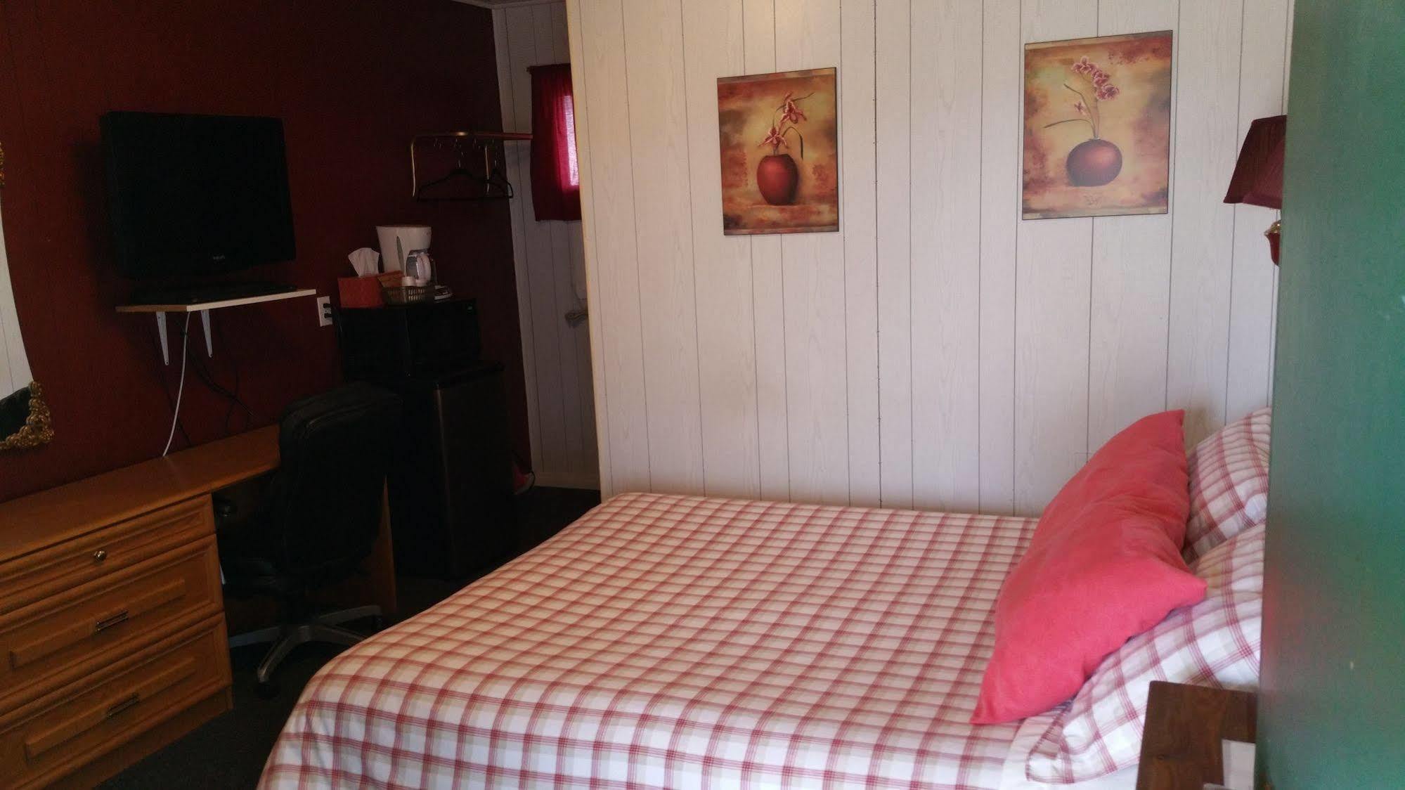 Wolseley Motel Екстер'єр фото