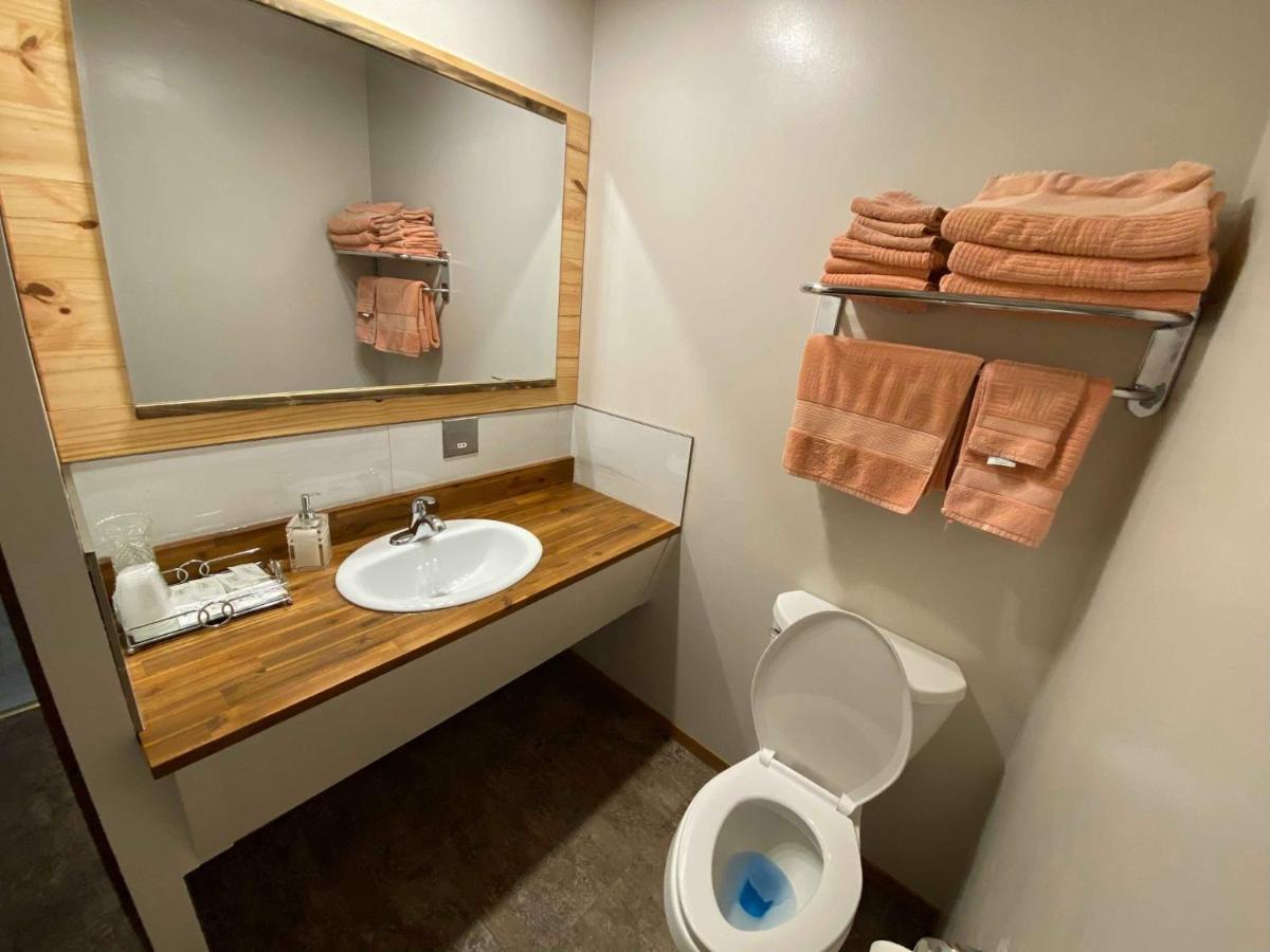 Wolseley Motel Екстер'єр фото
